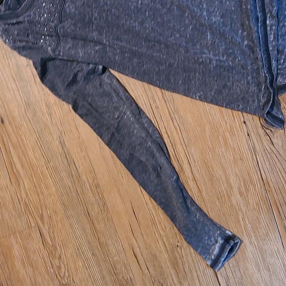 Top - Picture 3 of 4